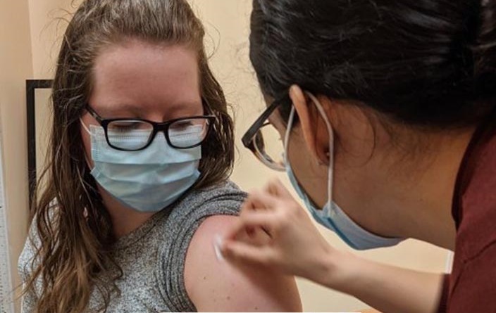  تشویق افراد بالای ۱۸ سال برای ثبت نام دریافت واکسن کرونا در بریتیش کلمبیا